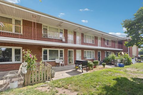 Tiny photo for 1119 E Algonquin Road #7, Arlington Heights, IL 60005 (MLS # 12497703)