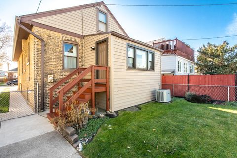 Tiny photo for 4910 W Newport Avenue, Chicago, IL 60641 (MLS # 12501482)