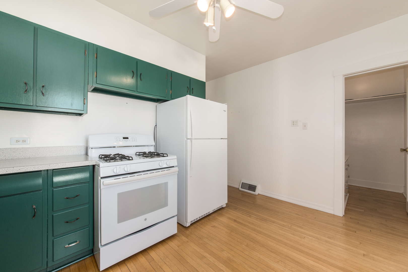 4910 W Newport Avenue