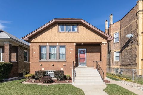 Photo of 4910 W Newport Avenue, Chicago, IL 60641 (MLS # 12501482)