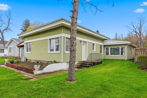 Tiny photo for 1426 N Harrison Street, Algonquin, IL 60102 (MLS # 12622448)