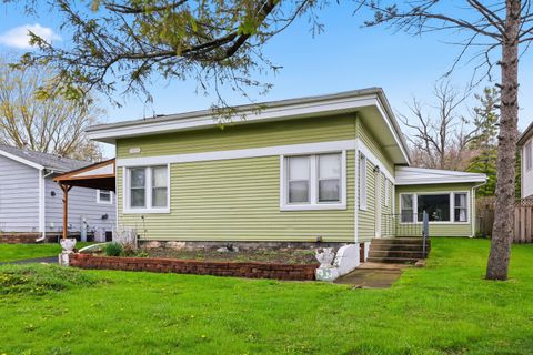 Photo of 1426 N Harrison Street, Algonquin, IL 60102 (MLS # 12622448)