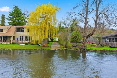 Tiny photo for 1426 N Harrison Street, Algonquin, IL 60102 (MLS # 12622448)