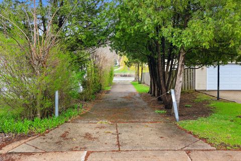 Tiny photo for 1426 N Harrison Street, Algonquin, IL 60102 (MLS # 12622448)