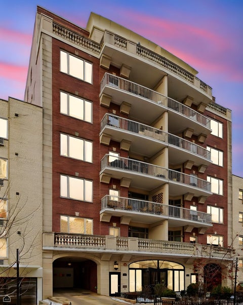 Photo of 508 W Melrose Street #6C, Chicago, IL 60657 (MLS # 12785213)