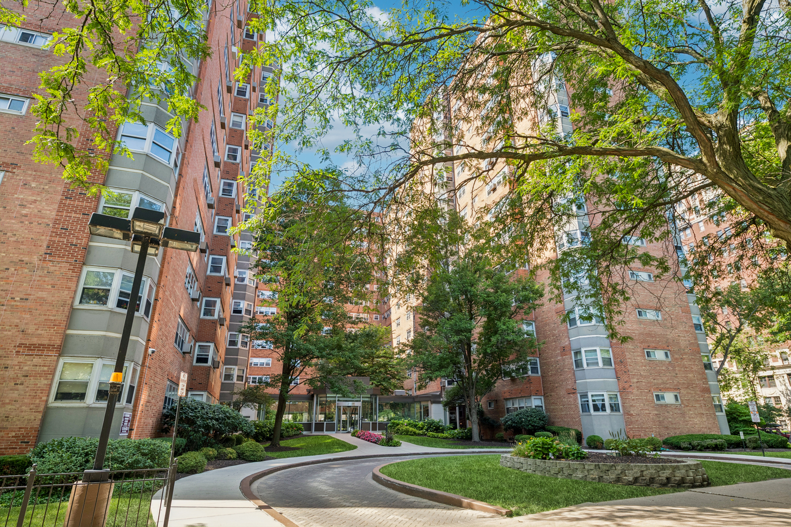 4950 N Marine Drive 1009