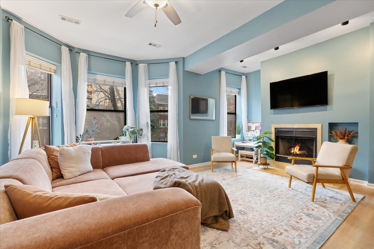 4354 N Kenmore Avenue 2N