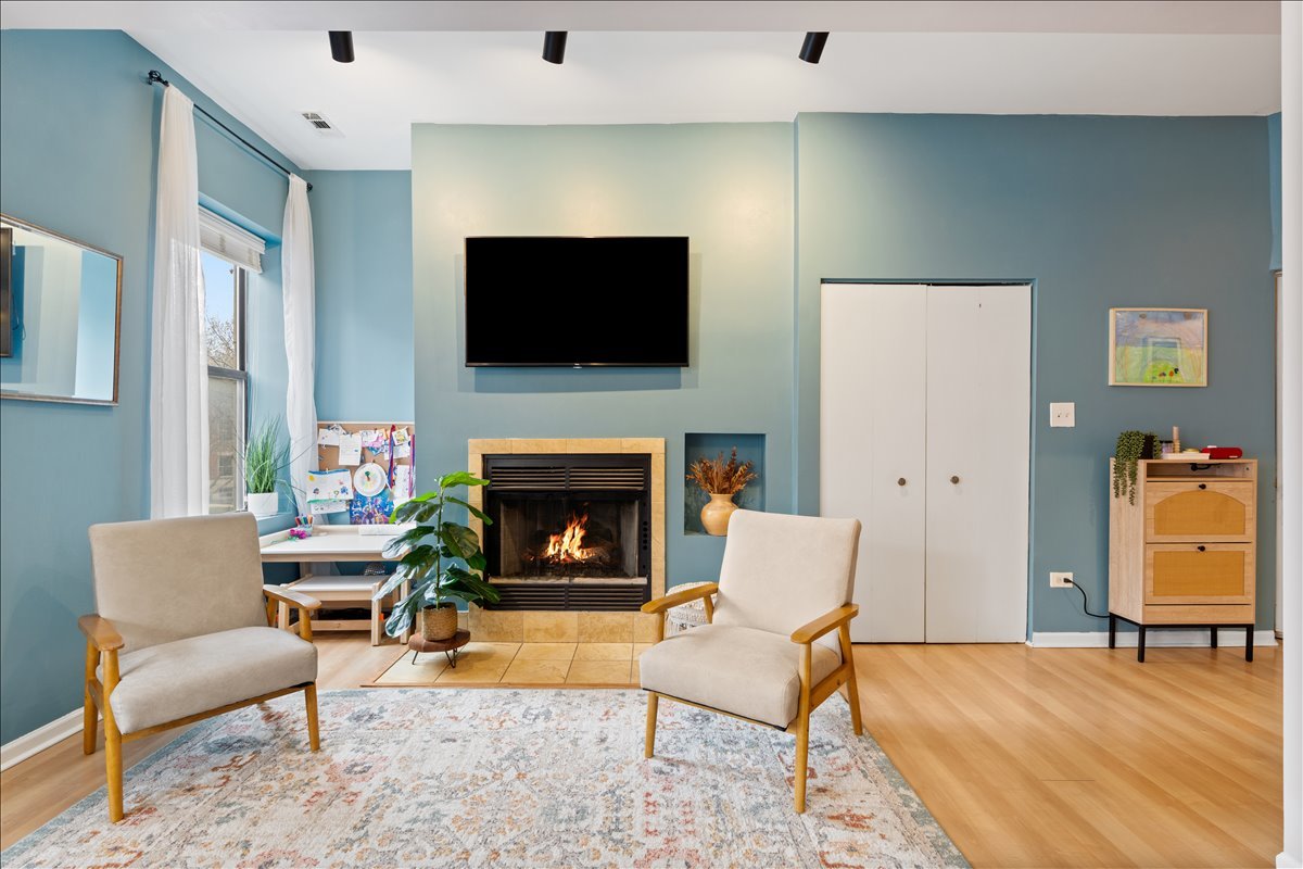 4354 N Kenmore Avenue 2N