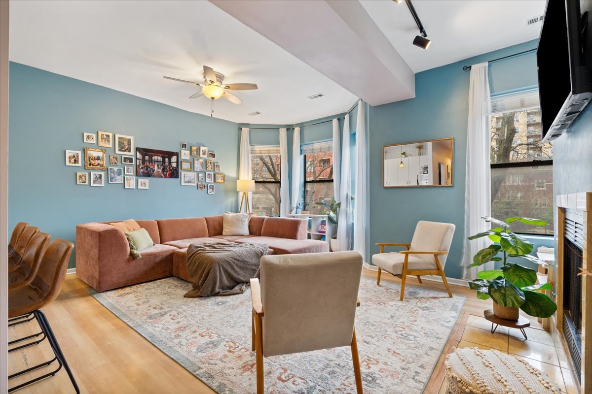 4354 N Kenmore Avenue 2N