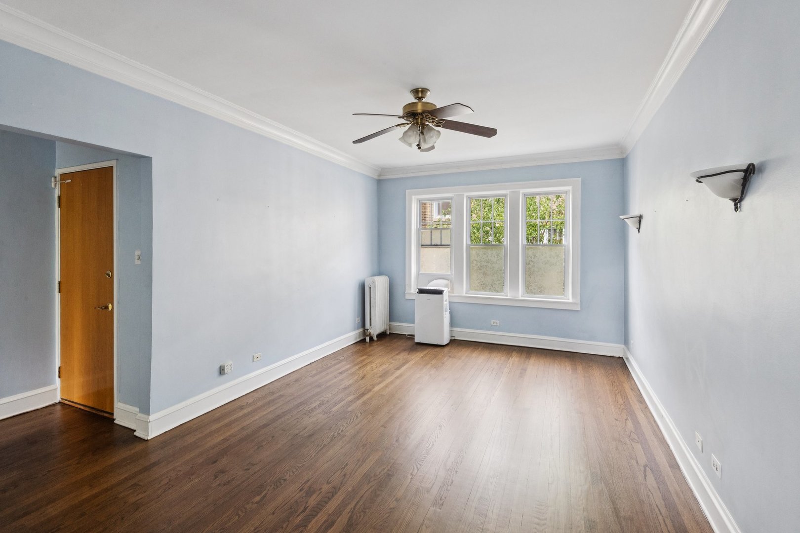 717 Reba Place 2N