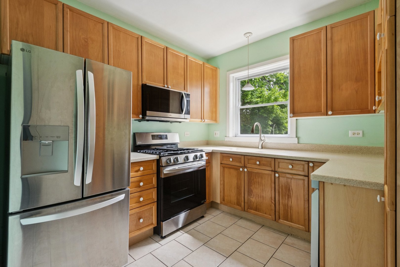 717 Reba Place 2N