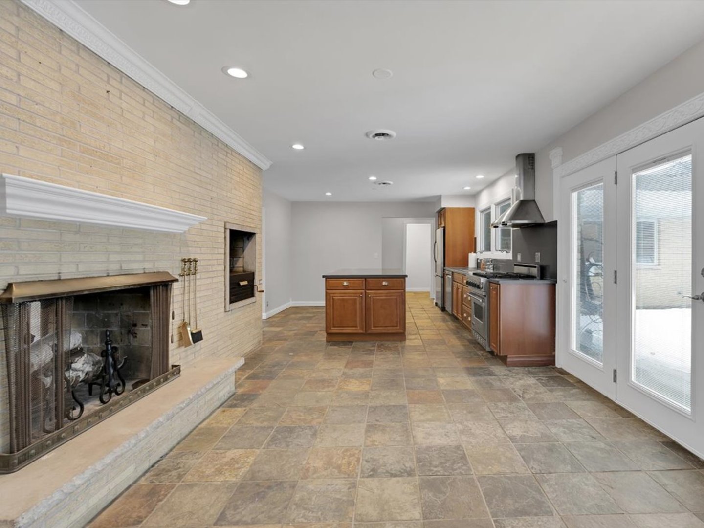 3273 MERRIMAC Lane