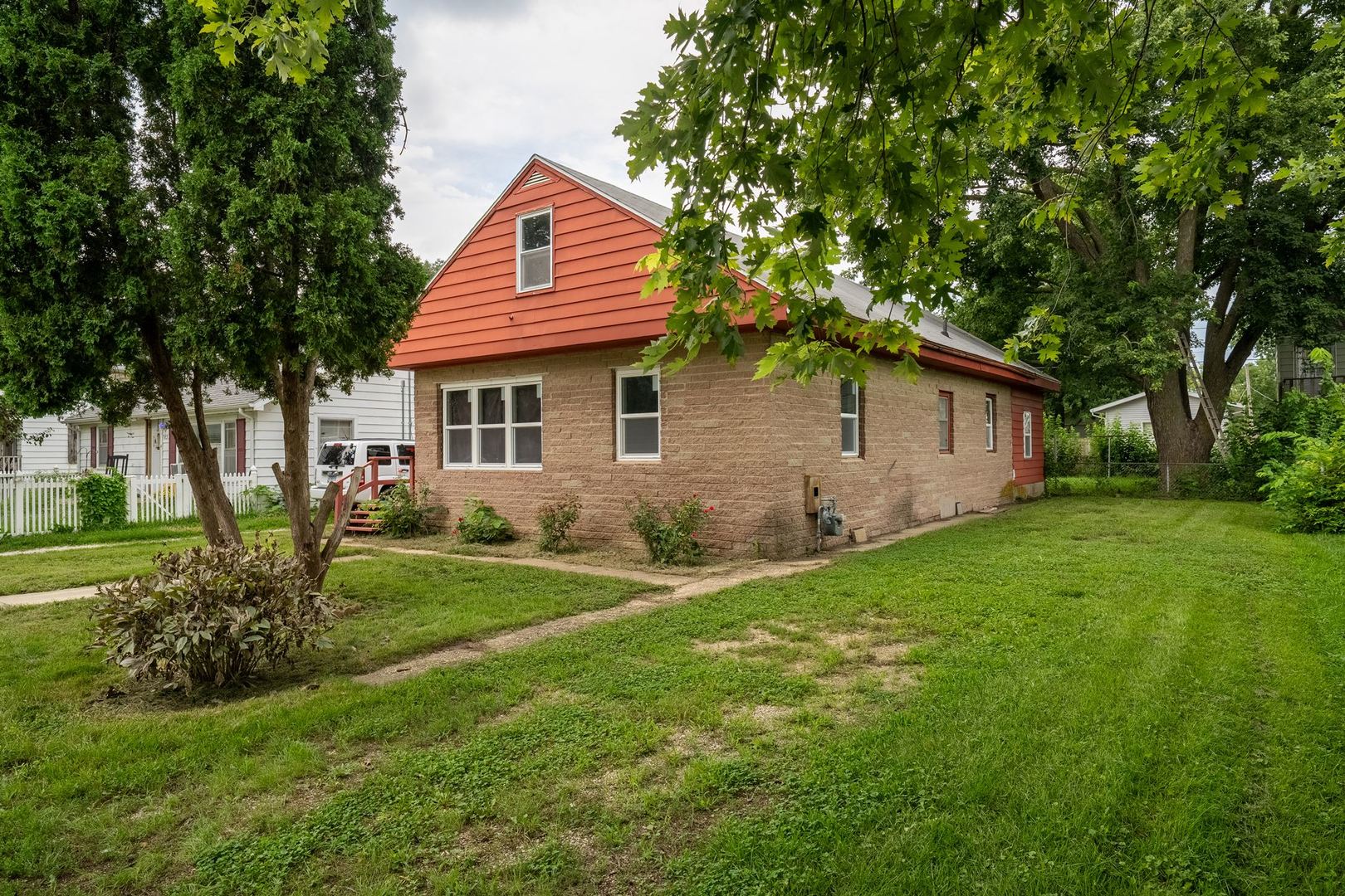 823 E Prairie Street