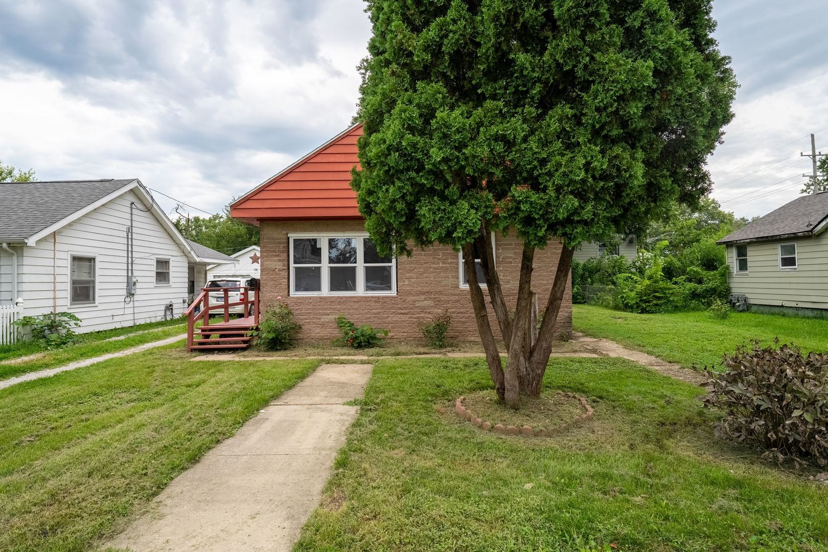 823 E Prairie Street