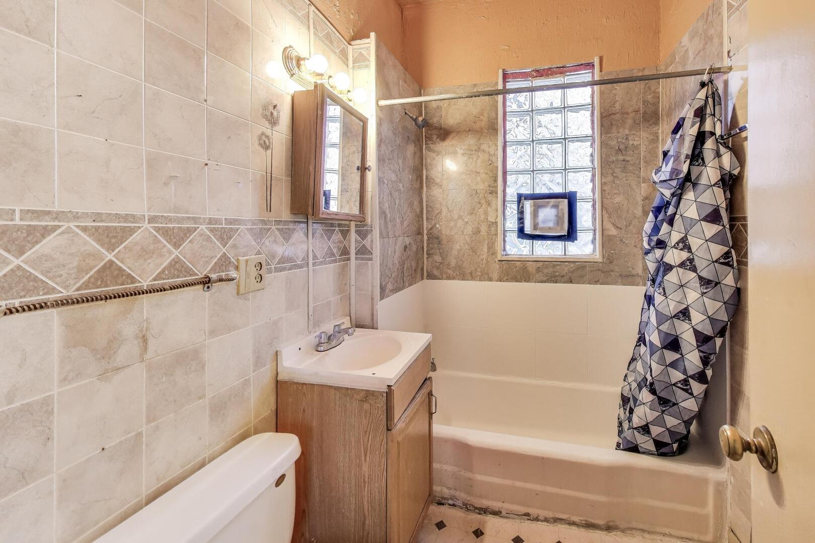 8533 S Manistee Avenue