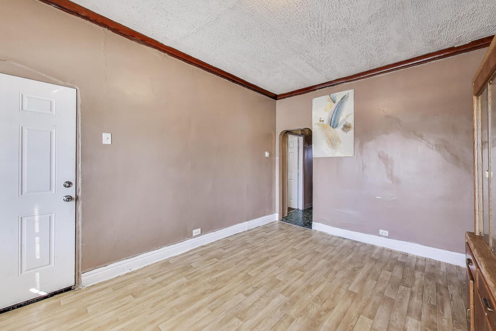 8533 S Manistee Avenue