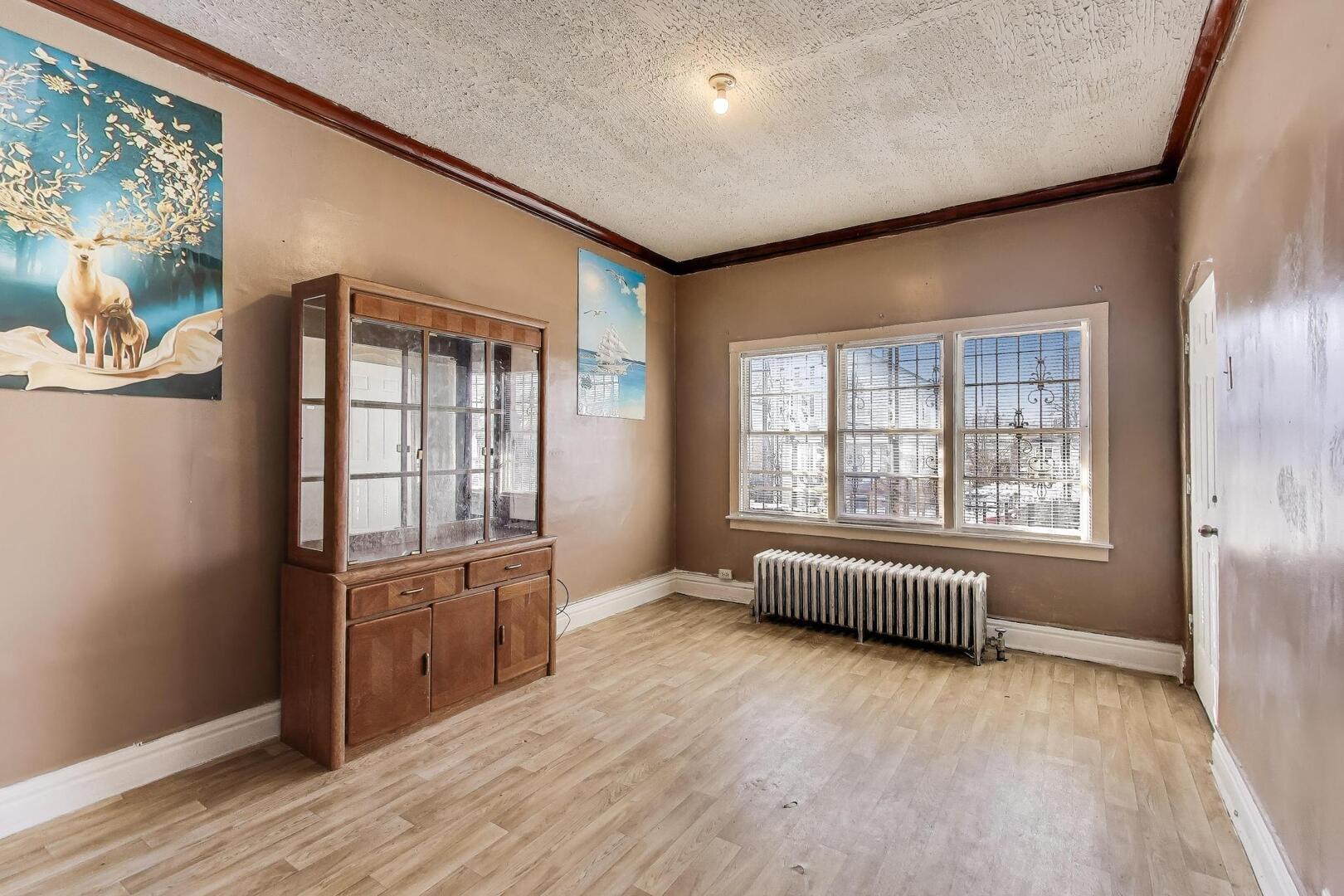 8533 S Manistee Avenue