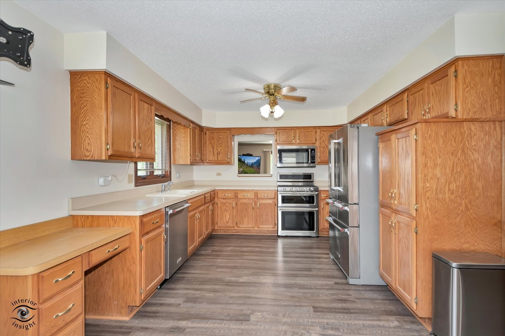 826 Deerpath Lane
