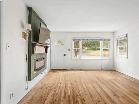 Tiny photo for 723 S 6th Avenue, St. Charles, IL 60174 (MLS # 12486557)