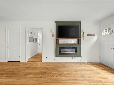 Tiny photo for 723 S 6th Avenue, St. Charles, IL 60174 (MLS # 12486557)