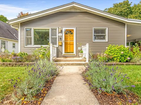 Tiny photo for 723 S 6th Avenue, St. Charles, IL 60174 (MLS # 12486557)