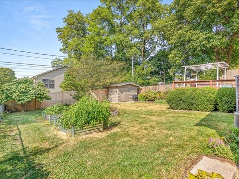 Tiny photo for 723 S 6th Avenue, St. Charles, IL 60174 (MLS # 12486557)