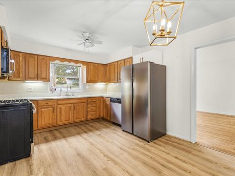 Tiny photo for 723 S 6th Avenue, St. Charles, IL 60174 (MLS # 12486557)