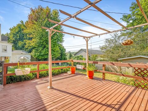 Tiny photo for 723 S 6th Avenue, St. Charles, IL 60174 (MLS # 12486557)
