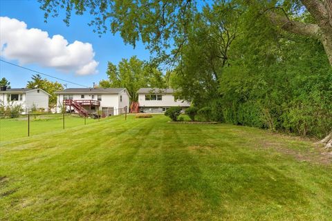 Tiny photo for 851 Glenview Avenue, Mundelein, IL 60060 (MLS # 12472834)