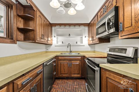 Tiny photo for 330 S Maple Street, Itasca, IL 60143 (MLS # 12582540)