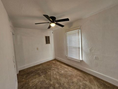 Tiny photo for 803 S Maple Street, Salem, IL 62881 (MLS # 100000341)