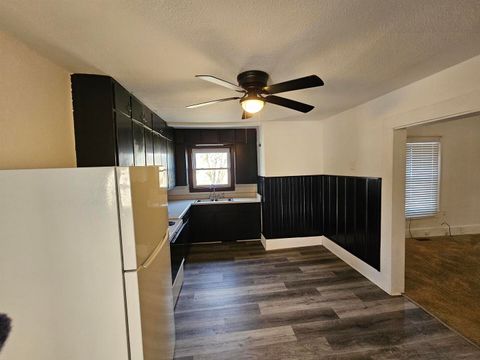 Tiny photo for 803 S Maple Street, Salem, IL 62881 (MLS # 100000341)