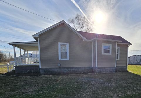 Tiny photo for 803 S Maple Street, Salem, IL 62881 (MLS # 100000341)