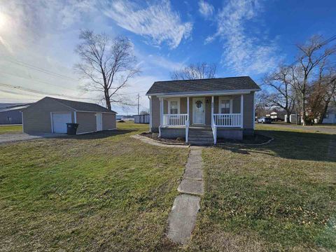 Tiny photo for 803 S Maple Street, Salem, IL 62881 (MLS # 100000341)