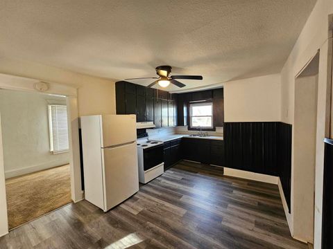 Tiny photo for 803 S Maple Street, Salem, IL 62881 (MLS # 100000341)