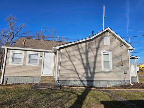 Tiny photo for 803 S Maple Street, Salem, IL 62881 (MLS # 100000341)