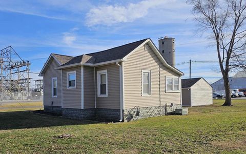 Tiny photo for 803 S Maple Street, Salem, IL 62881 (MLS # 100000341)