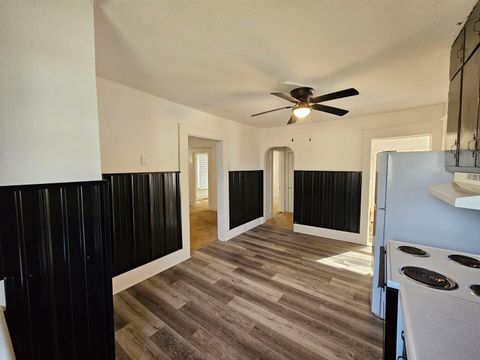 Tiny photo for 803 S Maple Street, Salem, IL 62881 (MLS # 100000341)