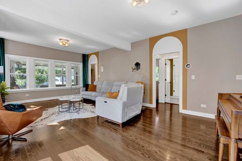 Tiny photo for 410 W Maple Street, Lombard, IL 60148 (MLS # 12686732)