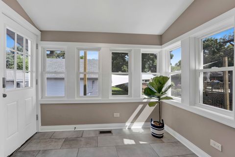 Tiny photo for 410 W Maple Street, Lombard, IL 60148 (MLS # 12686732)