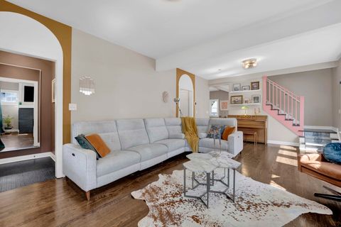 Tiny photo for 410 W Maple Street, Lombard, IL 60148 (MLS # 12686732)
