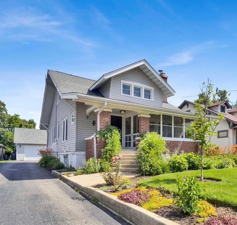 Photo of 410 W Maple Street, Lombard, IL 60148 (MLS # 12686732)