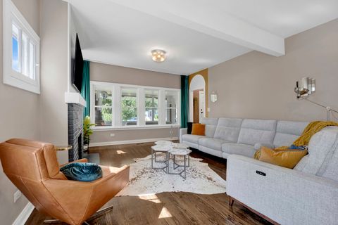 Tiny photo for 410 W Maple Street, Lombard, IL 60148 (MLS # 12686732)