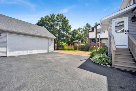 Tiny photo for 410 W Maple Street, Lombard, IL 60148 (MLS # 12686732)