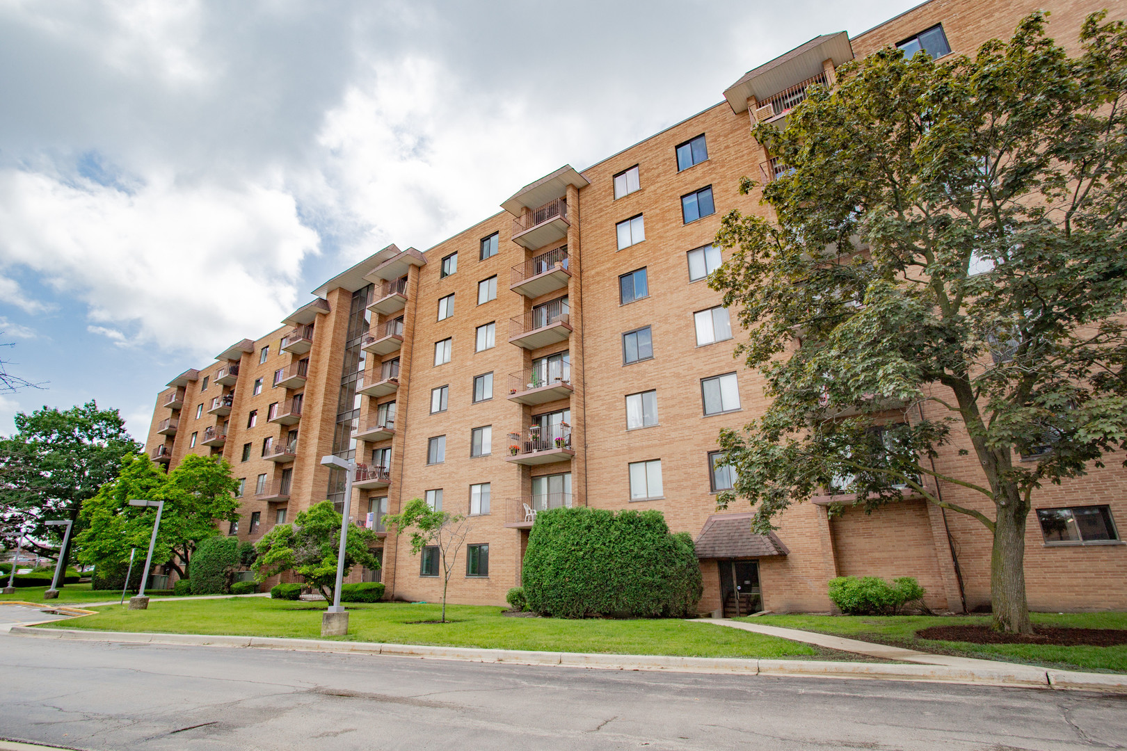 1717 W Crystal Lane 603