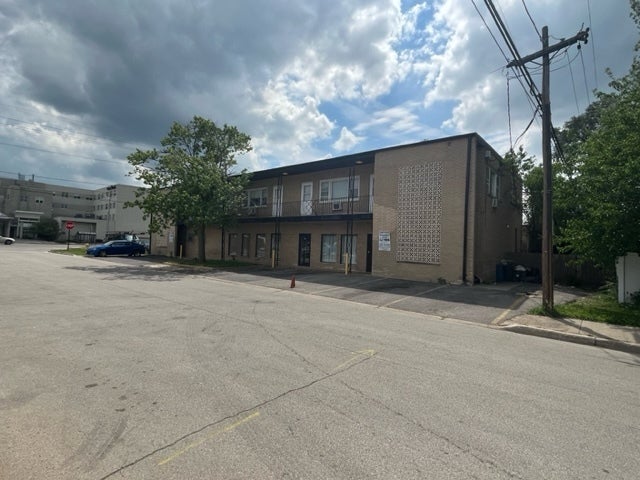 360 E North Avenue