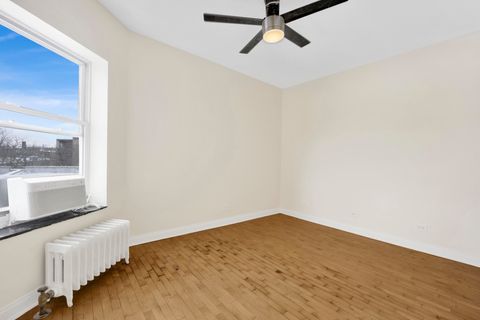 Tiny photo for 851 W Belle Plaine Avenue #2W, Chicago, IL 60613 (MLS # 12593415)