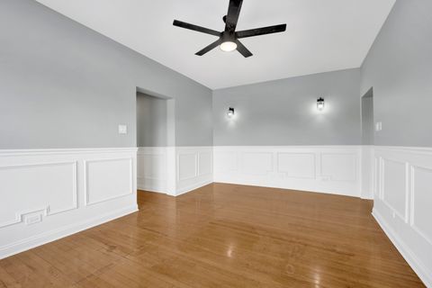 Tiny photo for 851 W Belle Plaine Avenue #2W, Chicago, IL 60613 (MLS # 12593415)