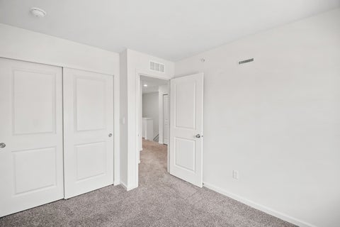 Tiny photo for 2129 Yellowstone Boulevard, Mundelein, IL 60060 (MLS # 12692111)