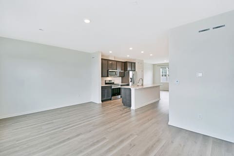 Tiny photo for 2129 Yellowstone Boulevard, Mundelein, IL 60060 (MLS # 12692111)